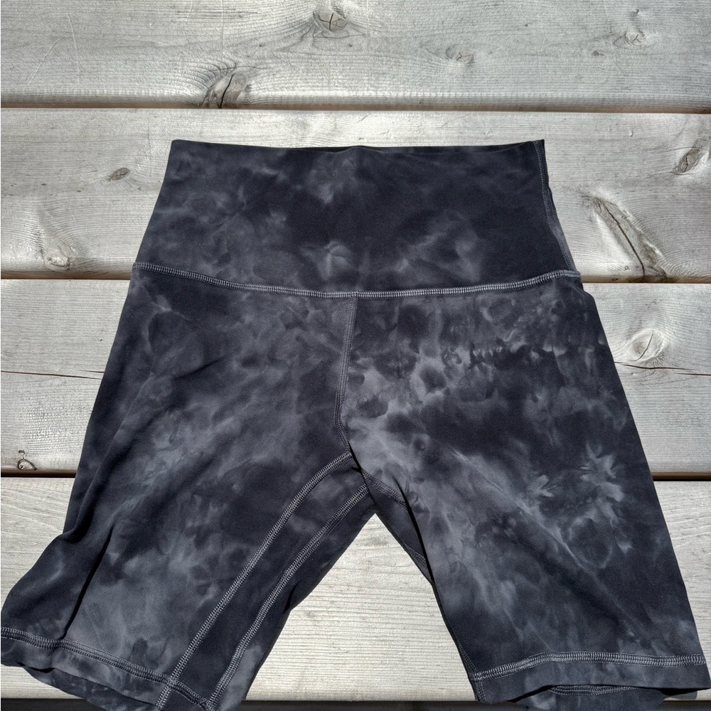 Lululemon Align High-Rise Shorts 8” (Size 6)